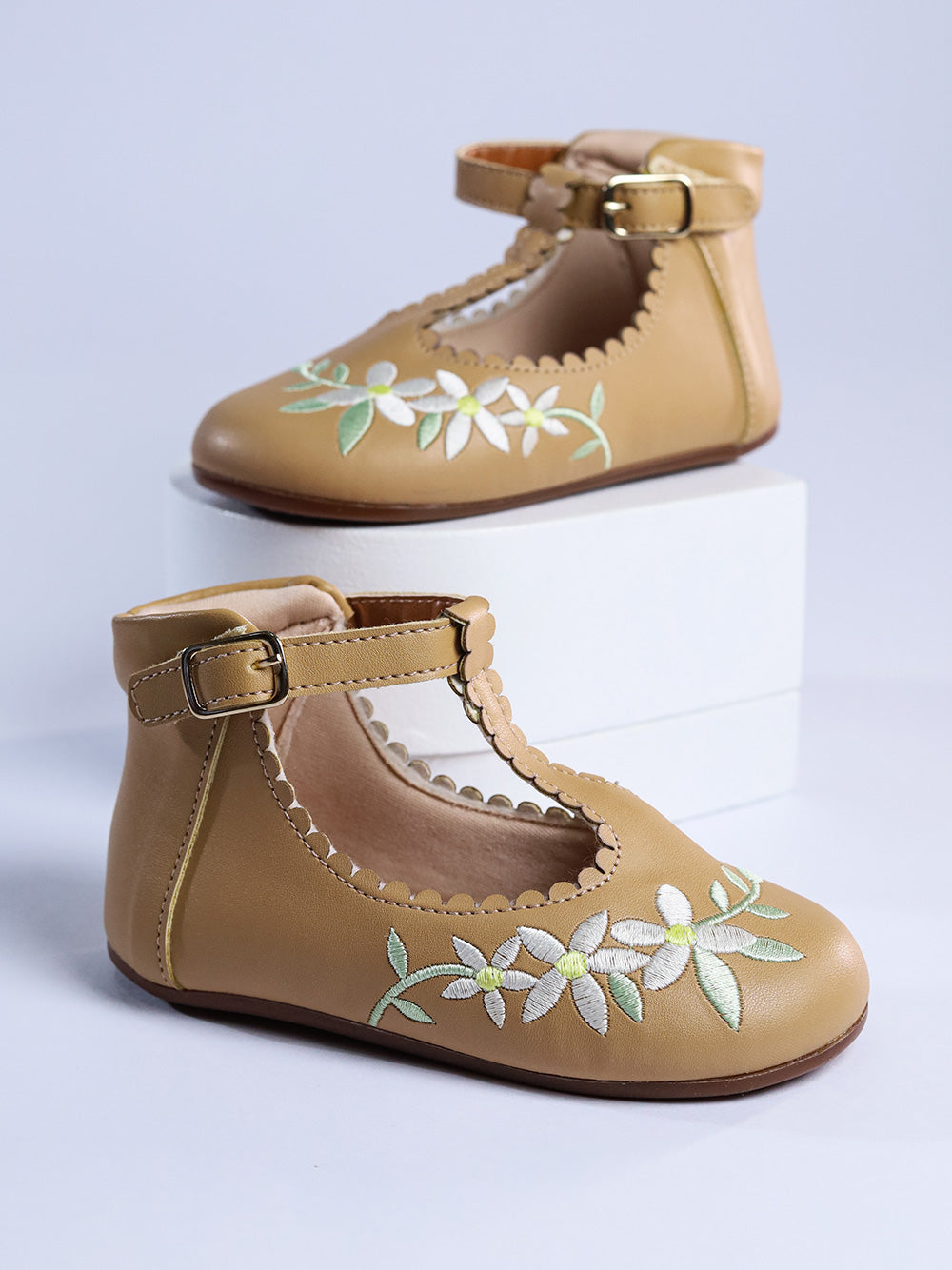 Baby Anne Bordado - Palha